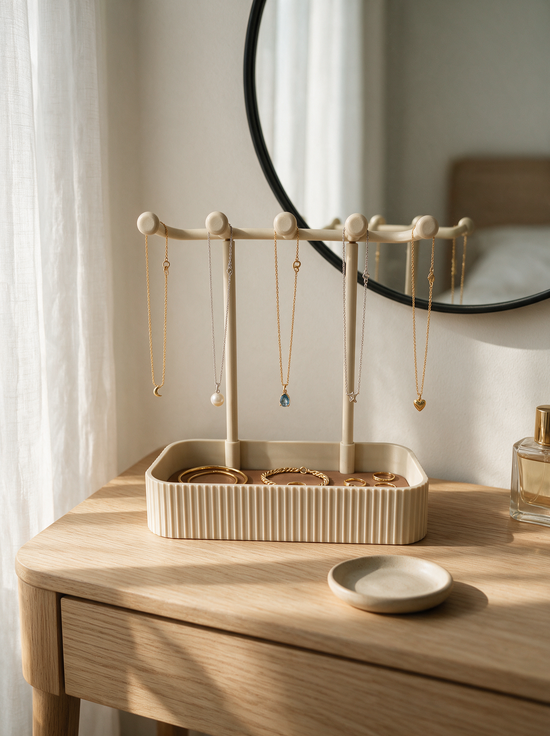 Grove jewelry tray by EL Faro, detail of the ridged tray base
